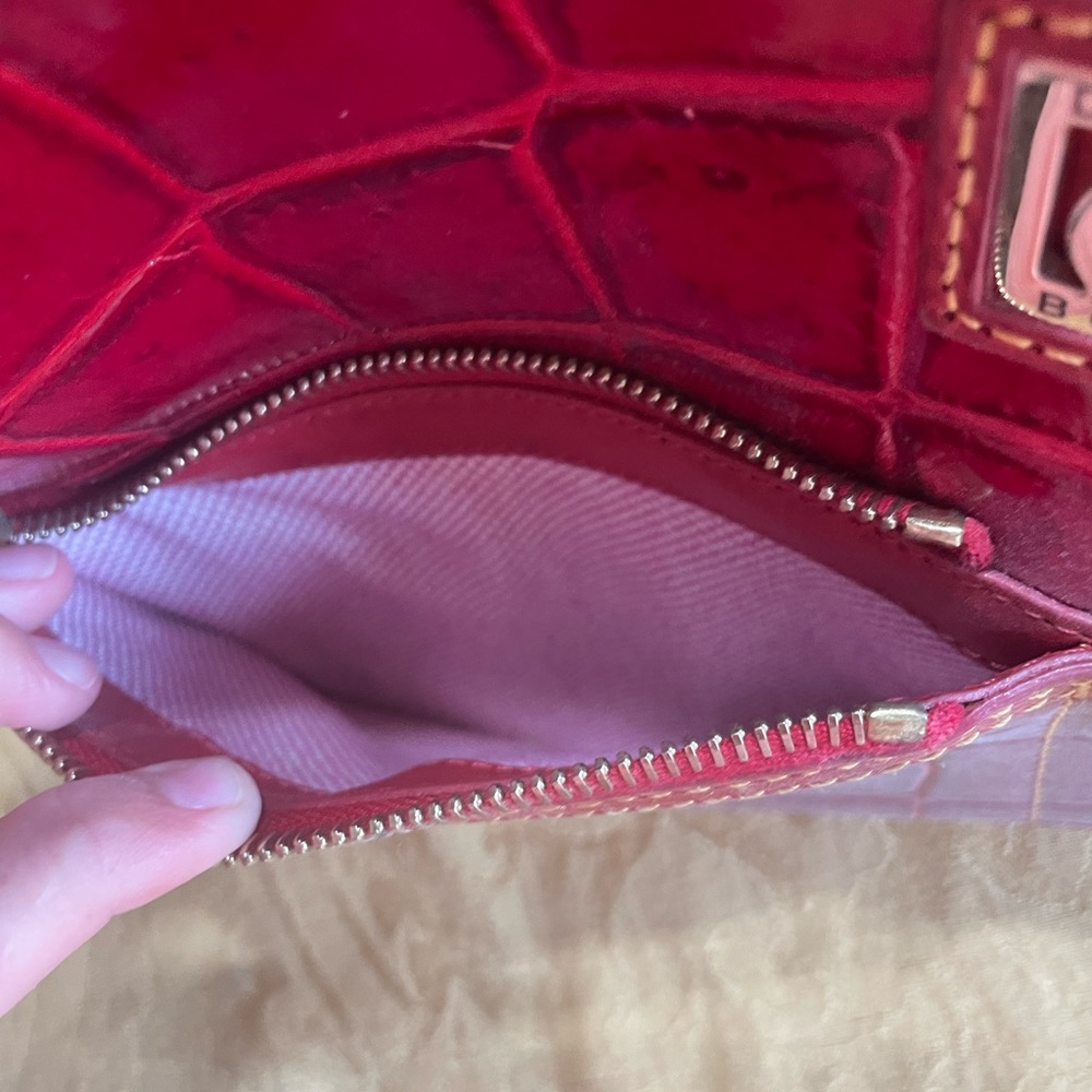 Red croc dooney and Burke zipper shoulder bag - Picture 4 of 9